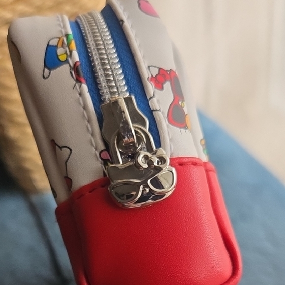 Crap Eyewear Hello Kitty Womens Sunglasses with Red Bow and Black Frame. RARE. - Picture 5 of 7